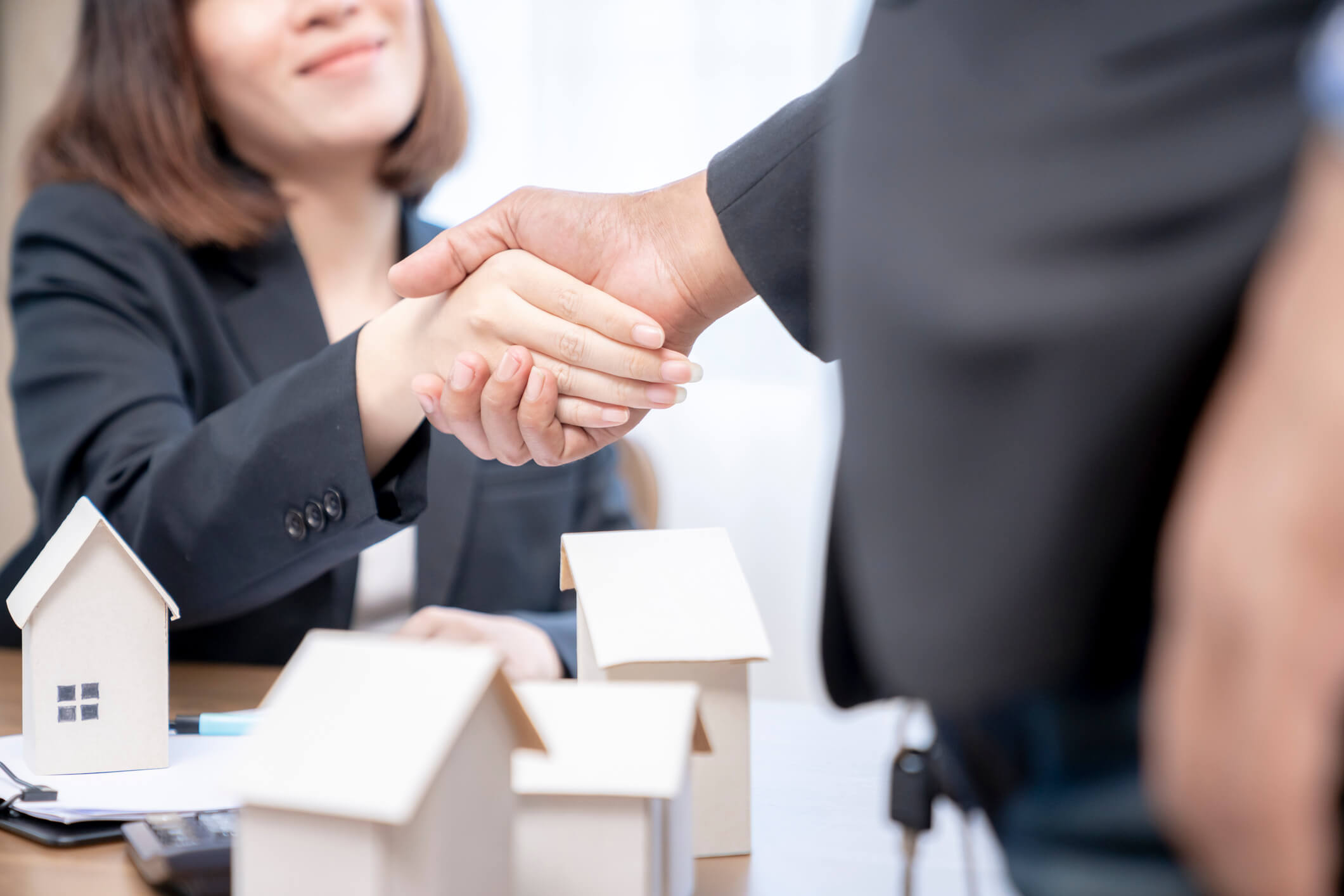 woman shaking hands with client